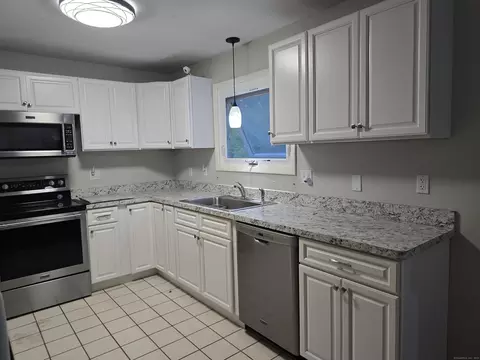 Kitchen - 32 Old Green Rd, Sandy Hook, CT 06482 photo 2 of 2