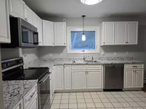Kitchen - 32 Old Green Rd, Sandy Hook, CT 06482 photo 1 of 2