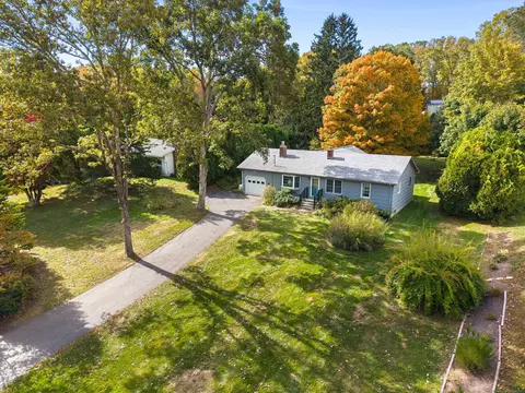 14 Irvingdell Pl, East Lyme, CT 06333