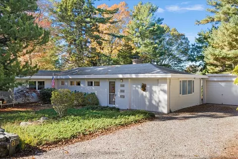 8 Joyce St, Mystic, CT 06355