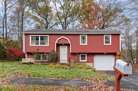 107 Schooner Ln, Meriden, CT 06451