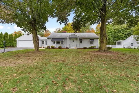 4 Buell St, North Haven, CT 06473
