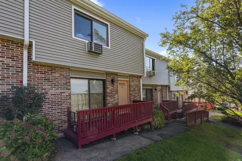 80 Lawn Ave #20, Stamford, CT 06902