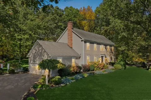 66 Farmstead Ln, Naugatuck, CT 06770