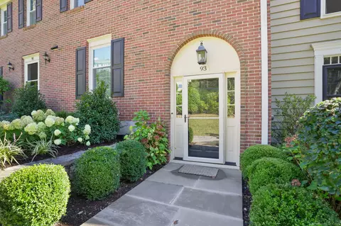 93 Greenwich Hills Dr #93, Greenwich, CT 06831