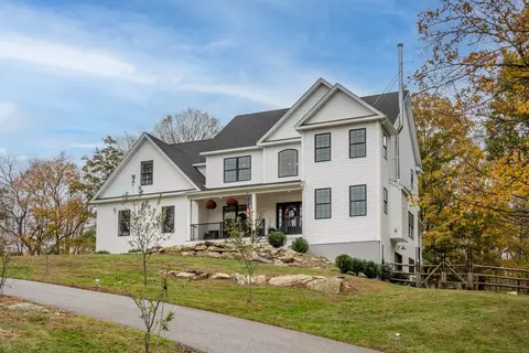 5 Deer Run Dr, Colchester, CT 06415