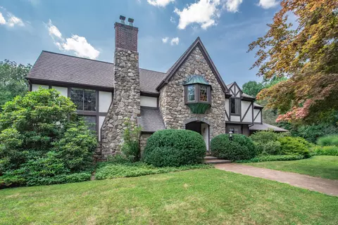 15 Tunxis Trl, Redding, CT 06896