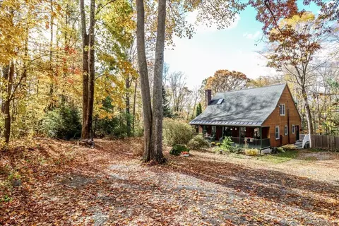 22 Mountain View Ter, New Milford, CT 06776