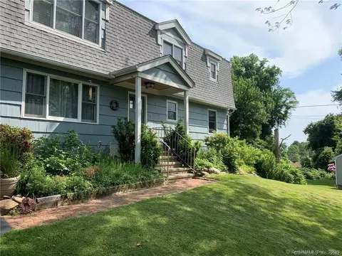 35 Hilltop Cir E, Milford, CT 06460