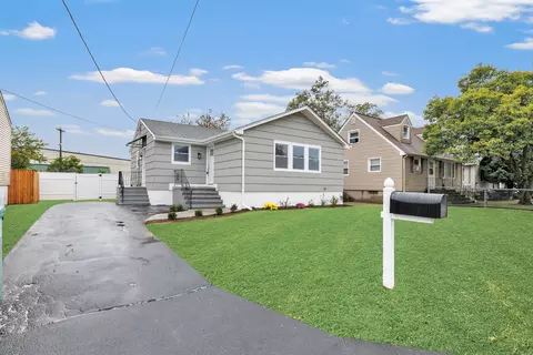 65 Masarik Ave, Stratford, CT 06615