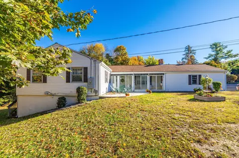 5 Scenic Dr, Portland, CT 06480