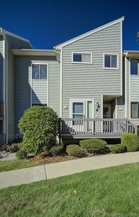 90 Turtle Bay Dr #90, Branford, CT 06405