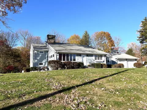 38 Smith Pl, Trumbull, CT 06611