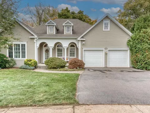 9 Parsons Ct, Manchester, CT 06040