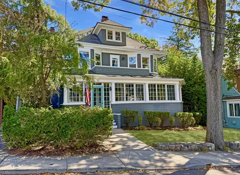 77 Lindale St, Stamford, CT 06902