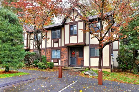 420 Swanson Cres #420, Milford, CT 06461