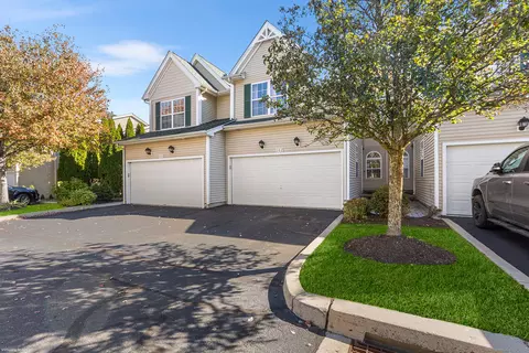 302 Lexington Blvd #302, Bethel, CT 06801