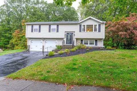 13 Rabbit Rock Rd, East Haven, CT 06513