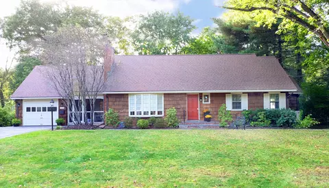 729 Mountain Rd, West Hartford, CT 06117