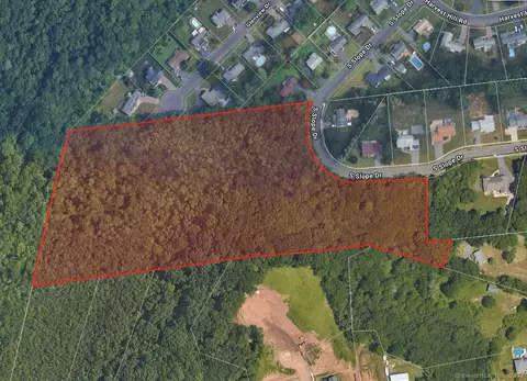 Slope South Drive, Berlin, CT 06037