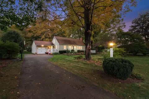 4 Sage Ln, East Granby, CT 06026
