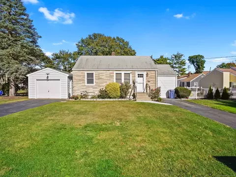 44 Ambler Dr, Norwalk, CT 06851