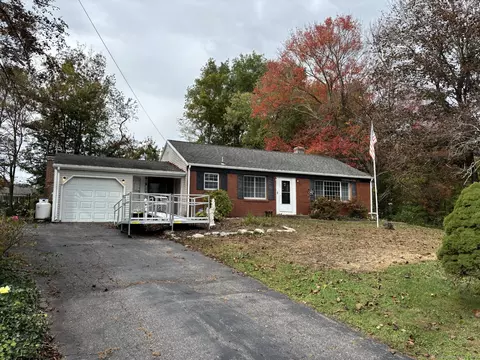 12 Bayberry Hill Rd, Norwich, CT 06360