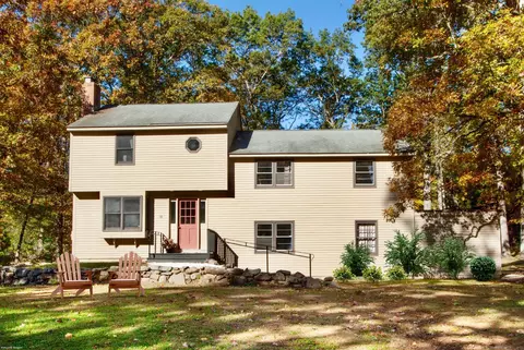 19 Glenbrook Dr, Simsbury, CT 06092