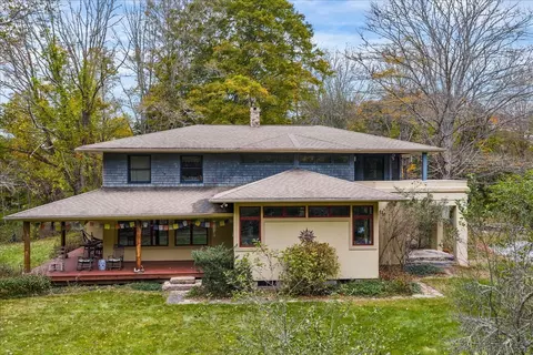 39 Hewitt Rd, North Stonington, CT 06359