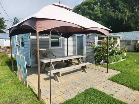 73 South St, Madison, CT 06443