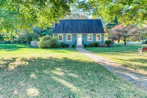 221 Westmeadow Rd, Rocky Hill, CT 06067