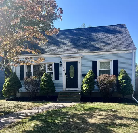 90 Carleton St, Hamden, CT 06517