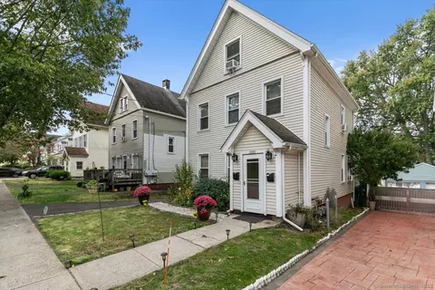1090 Townsend Ave, New Haven, CT 06512