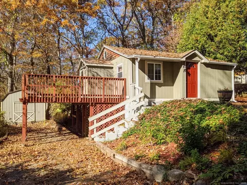 25 Old Acres Rd, Moodus, CT 06469