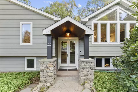 44 Echo Ln, Glastonbury, CT 06073