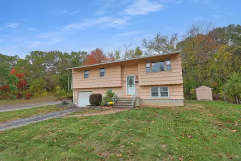 374 Beth Ln, Waterbury, CT 06705