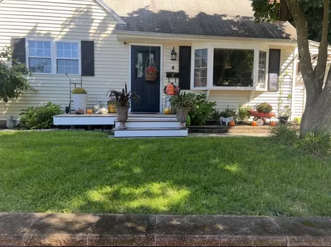 4 Thompson Ct, Vernon, CT 06066