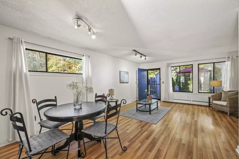 Dining - 5 Staunton Ct #A, Farmington, CT 06032 photo 2 of 2