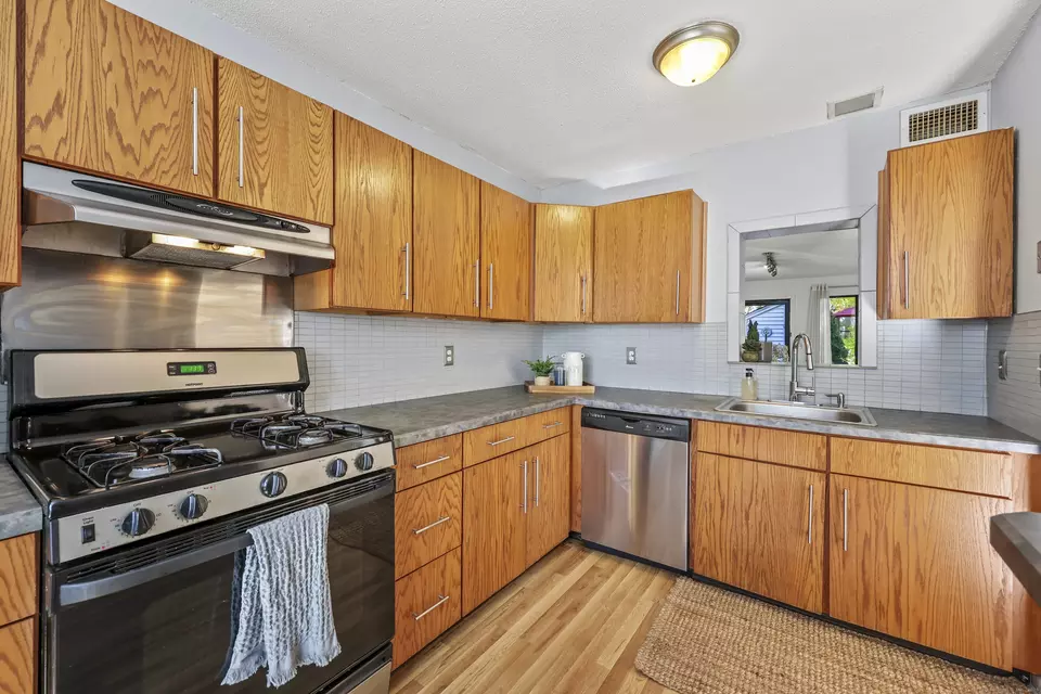 Kitchen - 5 Staunton Ct #A, Farmington, CT 06032 photo 2 of 2