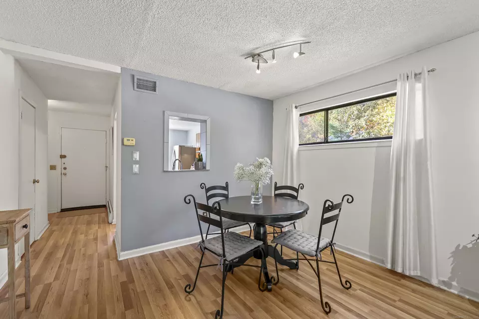 Dining - 5 Staunton Ct #A, Farmington, CT 06032 photo 1 of 2