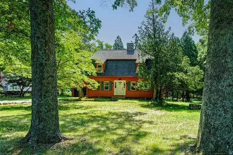 674 Middle Tpke, Mansfield, CT 06268
