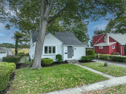 295 Housatonic Dr, Milford, CT 06460