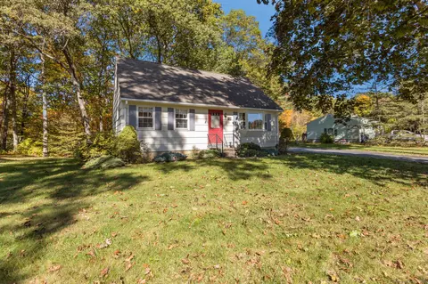12 James St, Plainfield, CT 06374