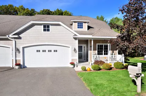 77 Hunt Glen Dr #77, Granby, CT 06035
