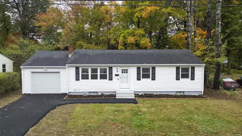 30 Banfield Ln, Bloomfield, CT 06002