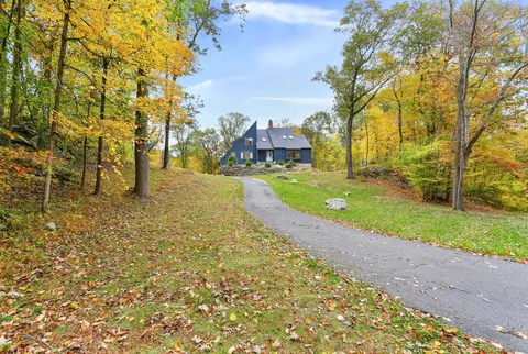 22 Ledgewood Rd, Redding, CT 06896