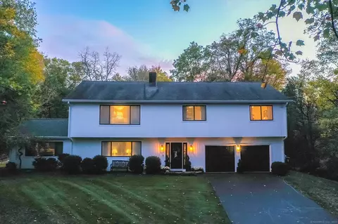 109 Buckboard Ln, Fairfield, CT 06824