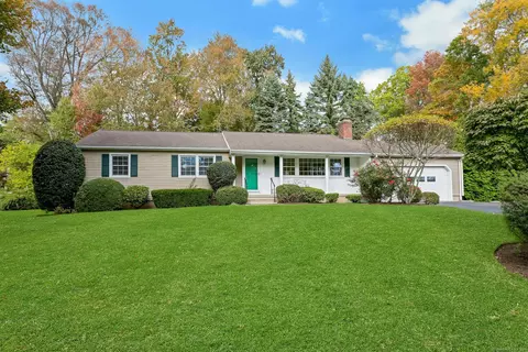 17 Oriole Dr, Norwalk, CT 06851