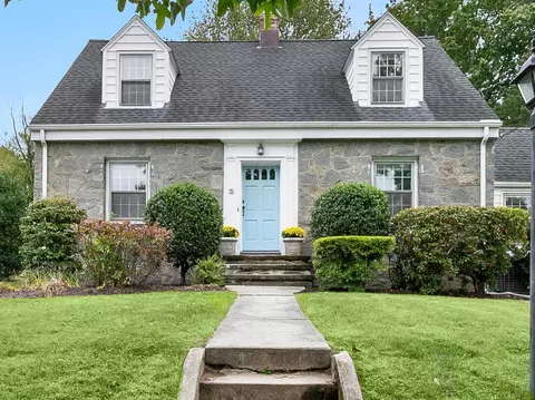 42 Green Knolls Ln, Fairfield, CT 06824