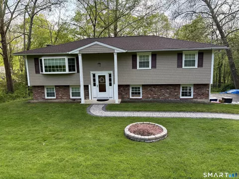 22 Prospect Dr, Brookfield, CT 06804